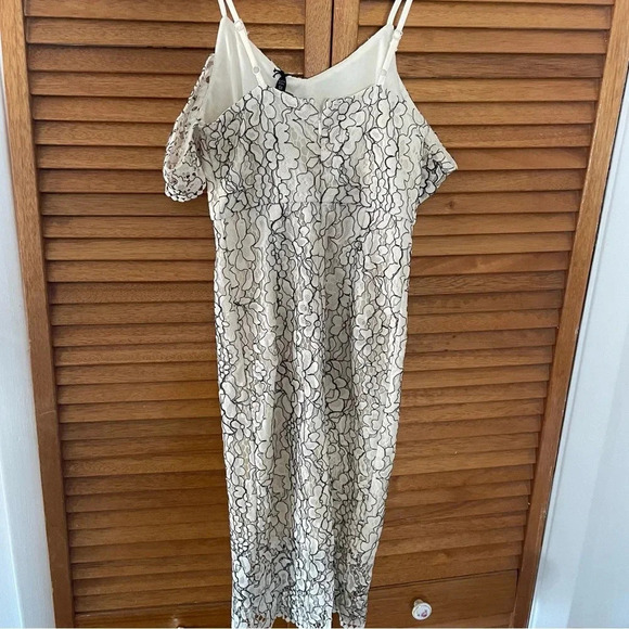 Romeo + Juliet Couture Black and White Floral Laced Dress Sz XS NWT - Picture 6 of 9